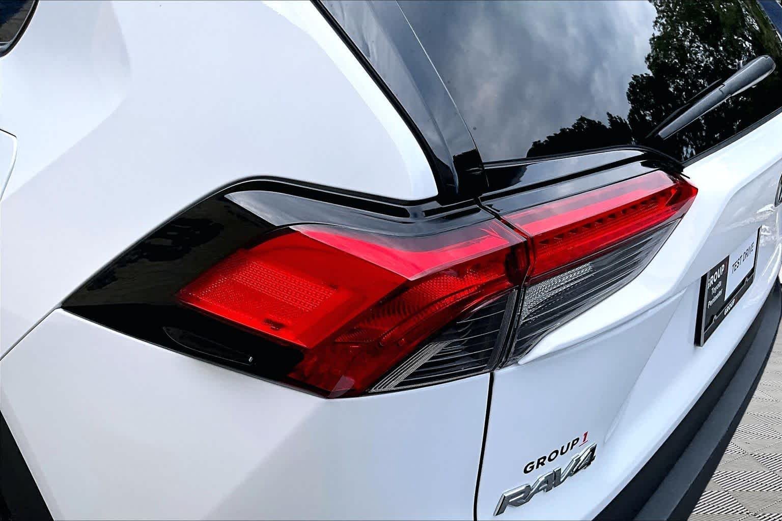 Certified Used 2025 Ice Cap Toyota Hybrid XLE image 29