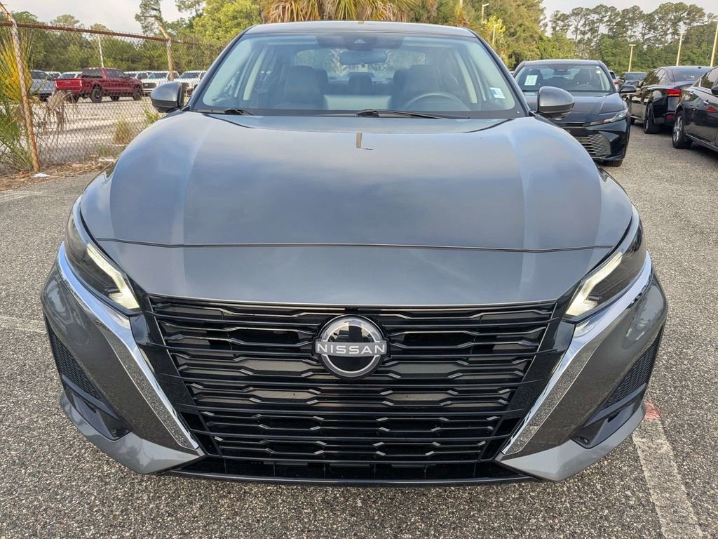 2025 Nissan Altima SL - Photo 9