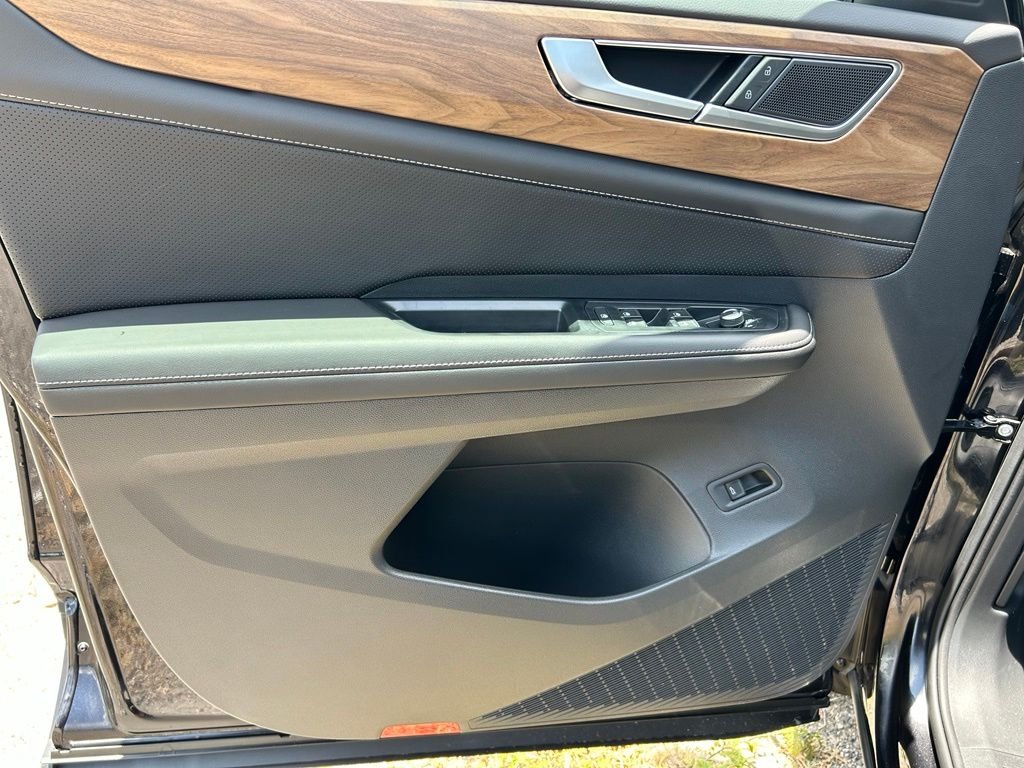 New 2026 Black Volkswagen SE w/Technology image 18