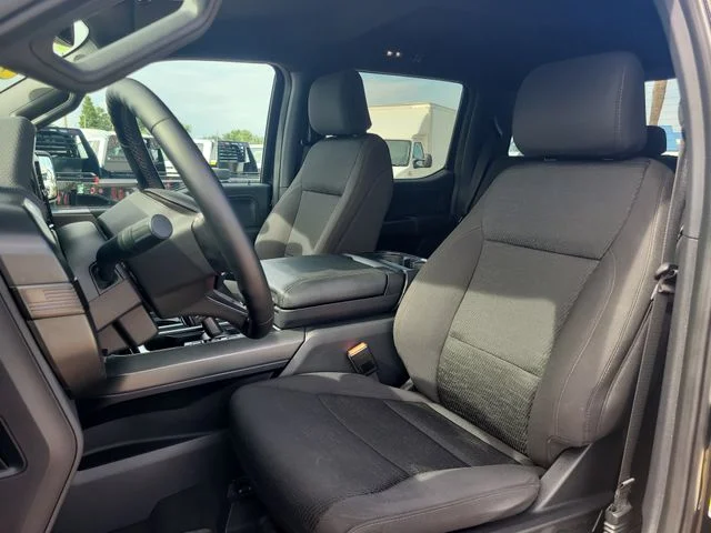 Used 2024 Black Ford XLT image 19