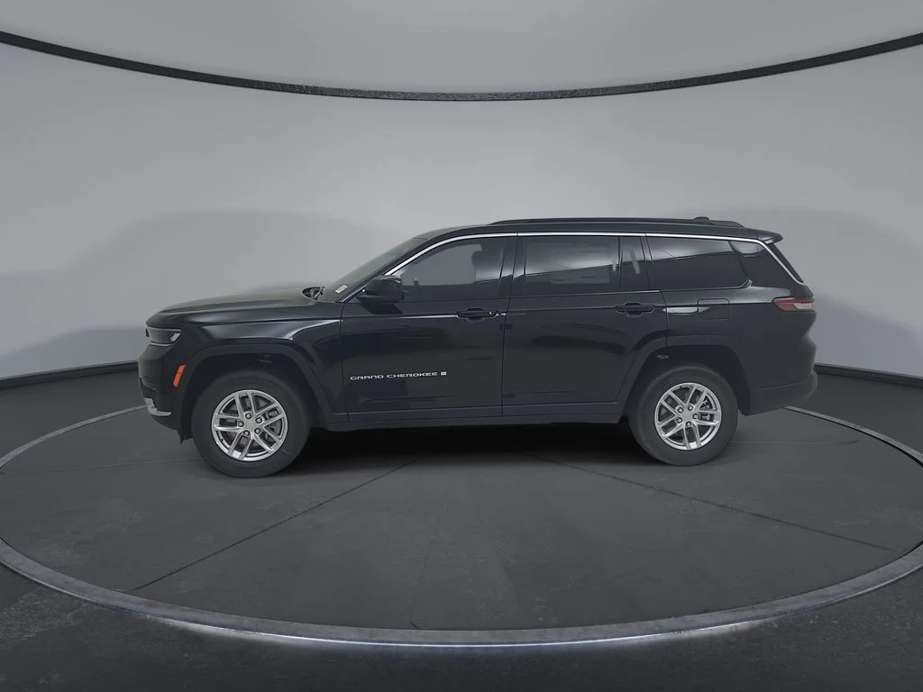 New 2026 Diamond Black Crystal Pearlcoat Jeep Laredo X image 9
