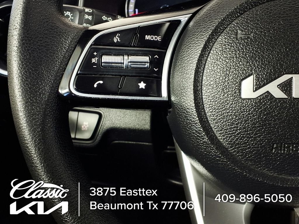 Used 2023 White Kia LXS image 18