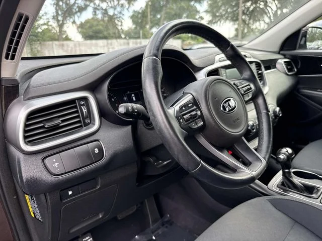 Used 2018 Purple Kia LX image 23
