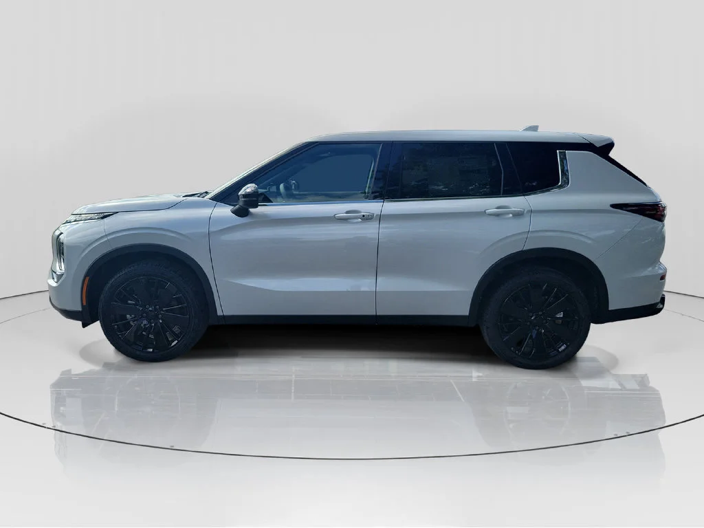 New 2026 White Mitsubishi LE 1.5T 2WD image 4