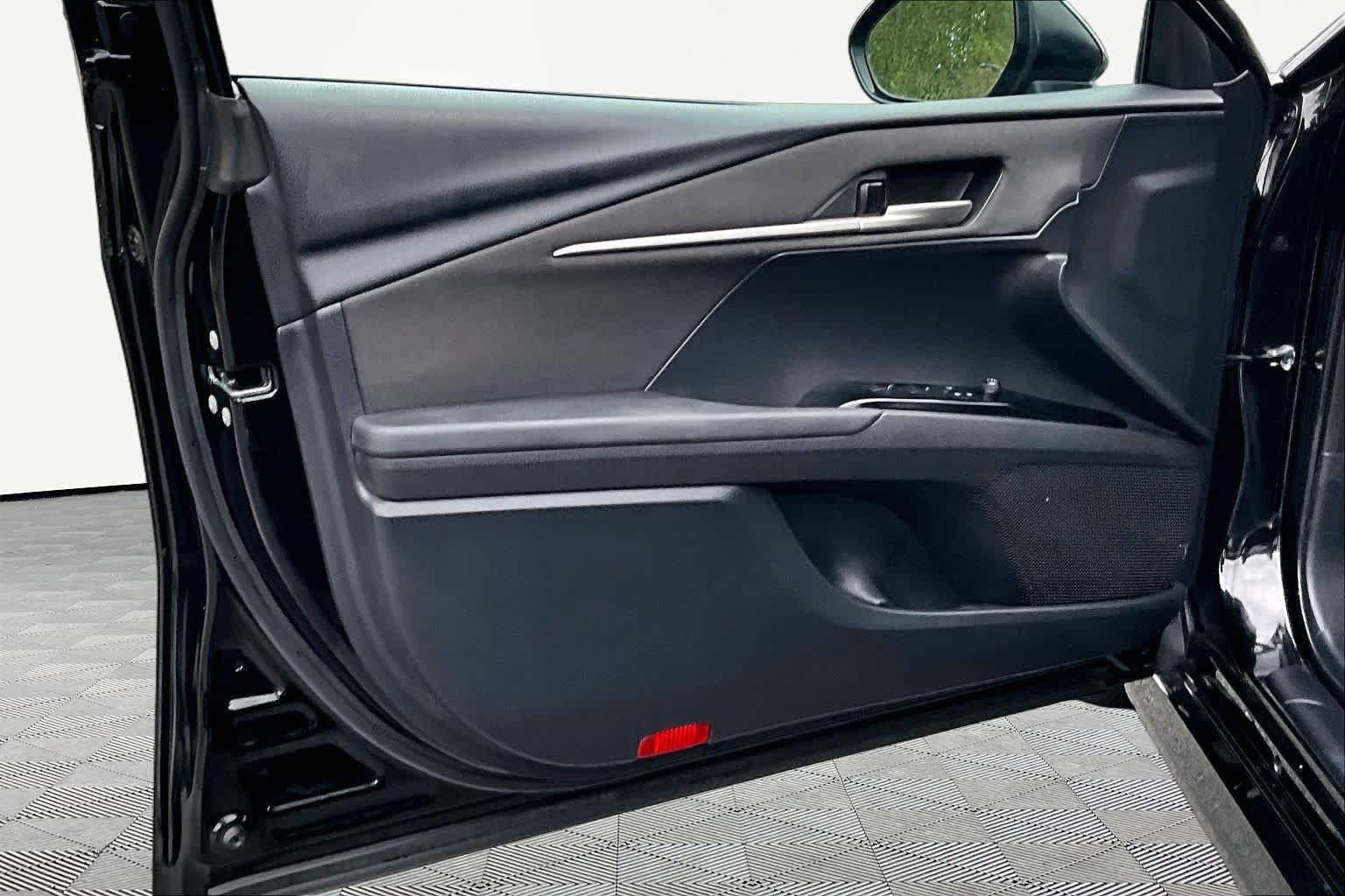 Used 2025 Midnight Black Metallic Toyota LE image 21
