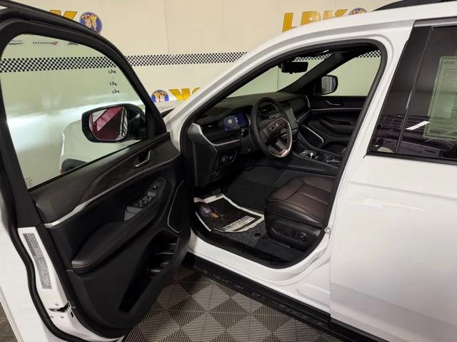 New 2026 Bright White Clear-Coat Exterior Paint Jeep 85th Anniversary Edition image 11