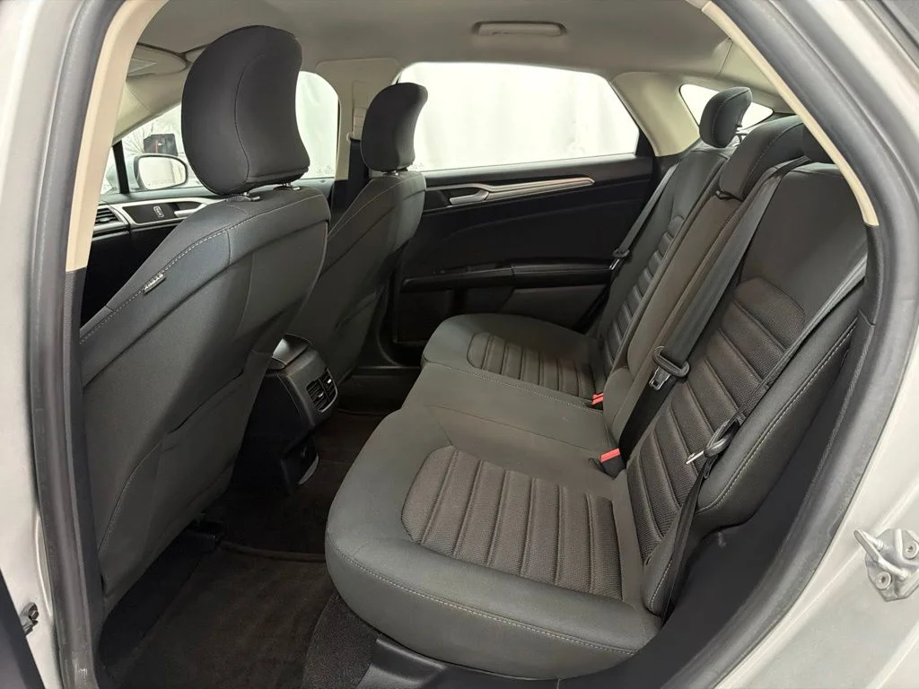 Used 2019 Silver Ford SE image 22