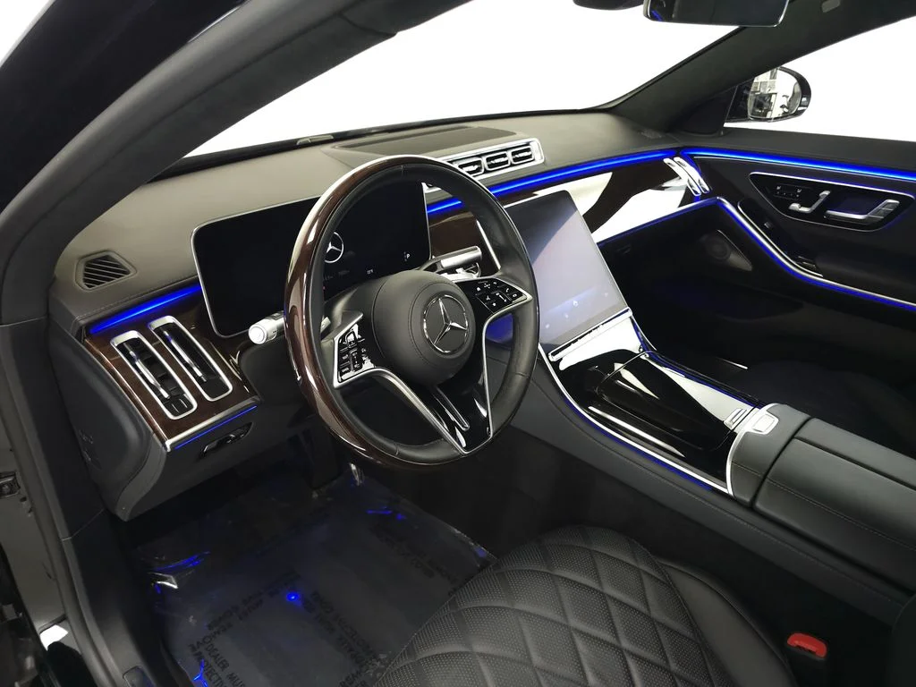 Used 2024 Black Mercedes-Benz S 580e image 9