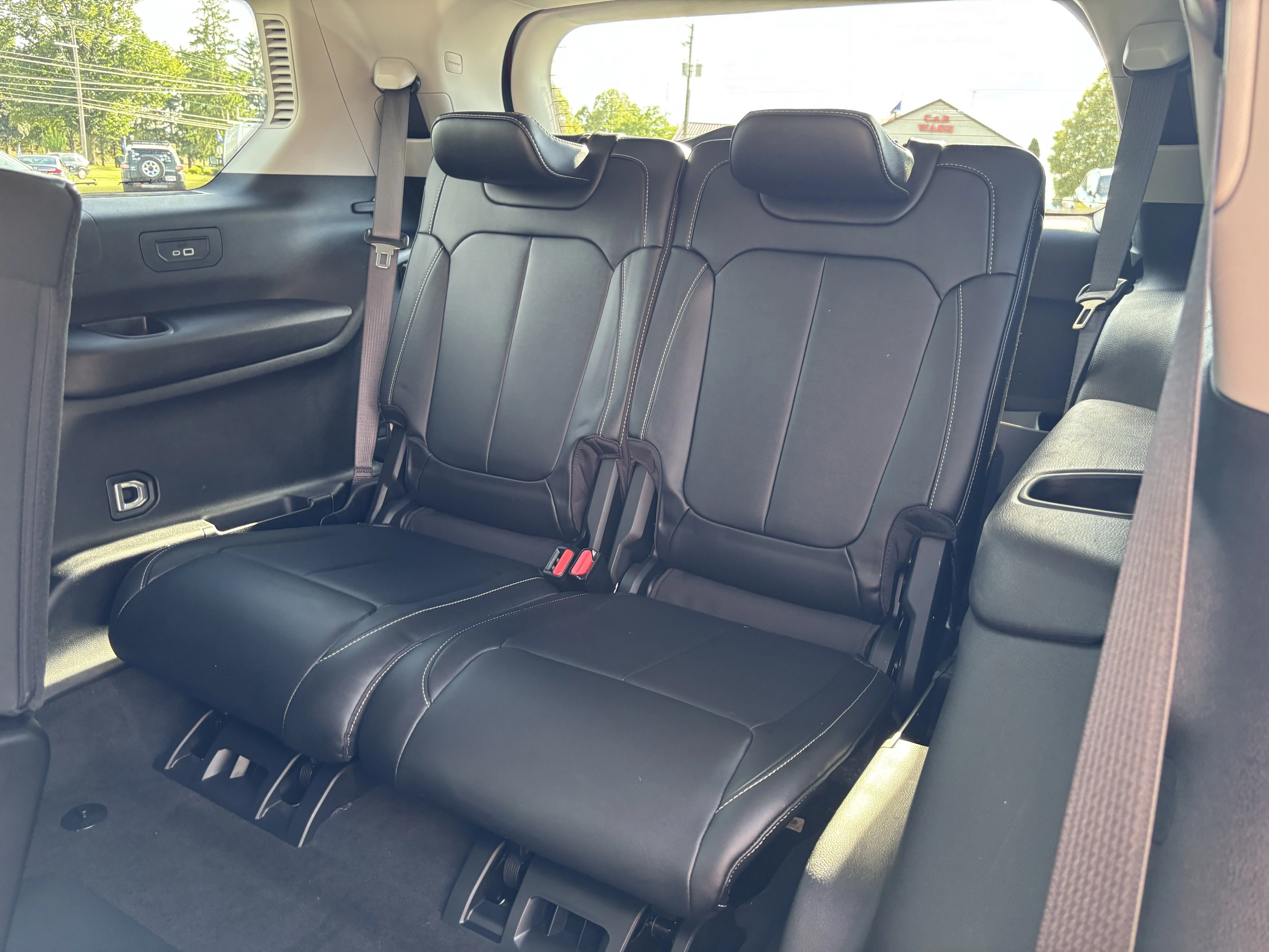Used 2024 Velvet Red Pearlcoat Jeep Limited image 31