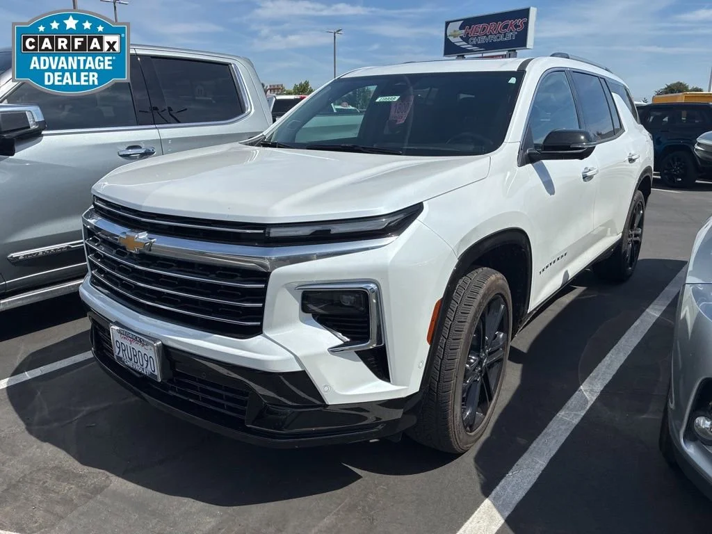 Used 2025 Iridescent Pearl Tricoat Chevrolet High Country image 4