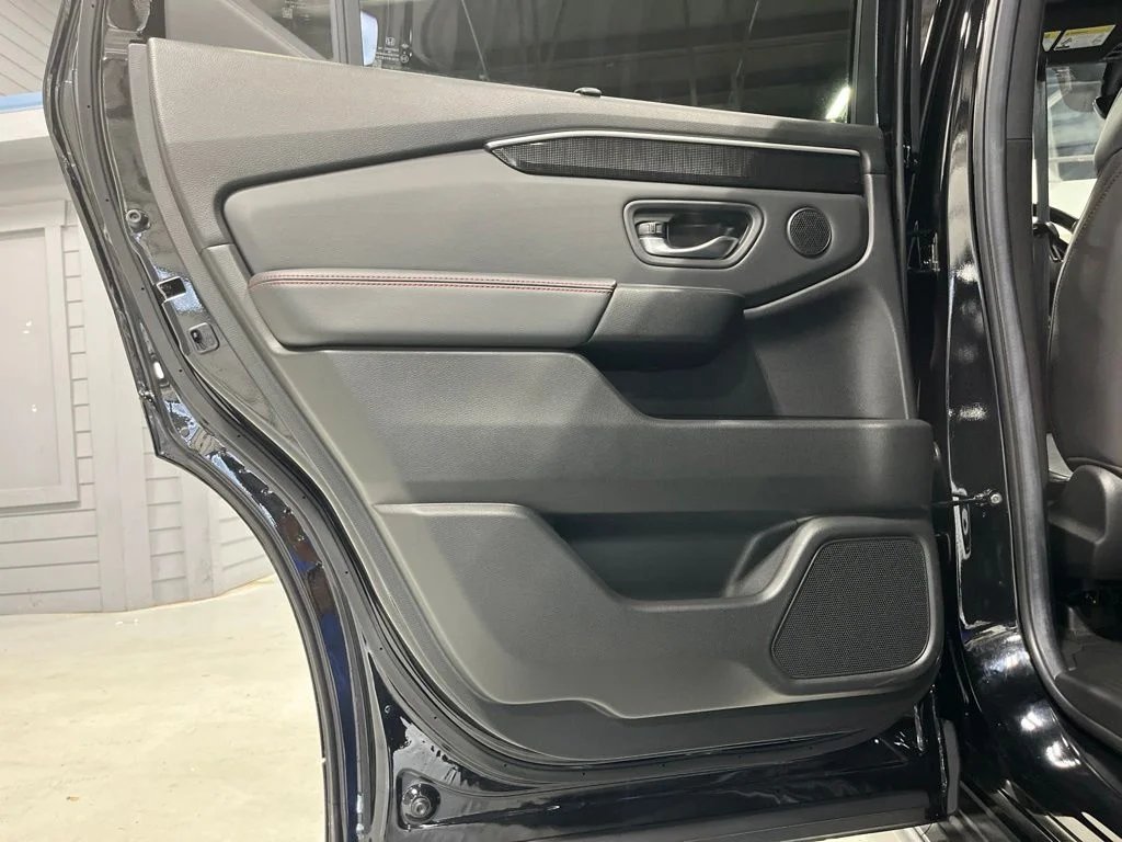2025 Honda Pilot Black Edition - Photo 28