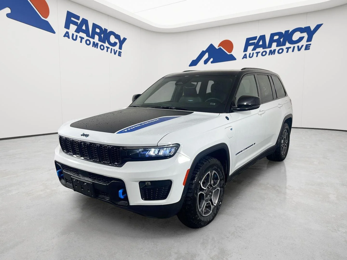 Used 2024 Bright White Clearcoat Jeep Trailhawk image 2