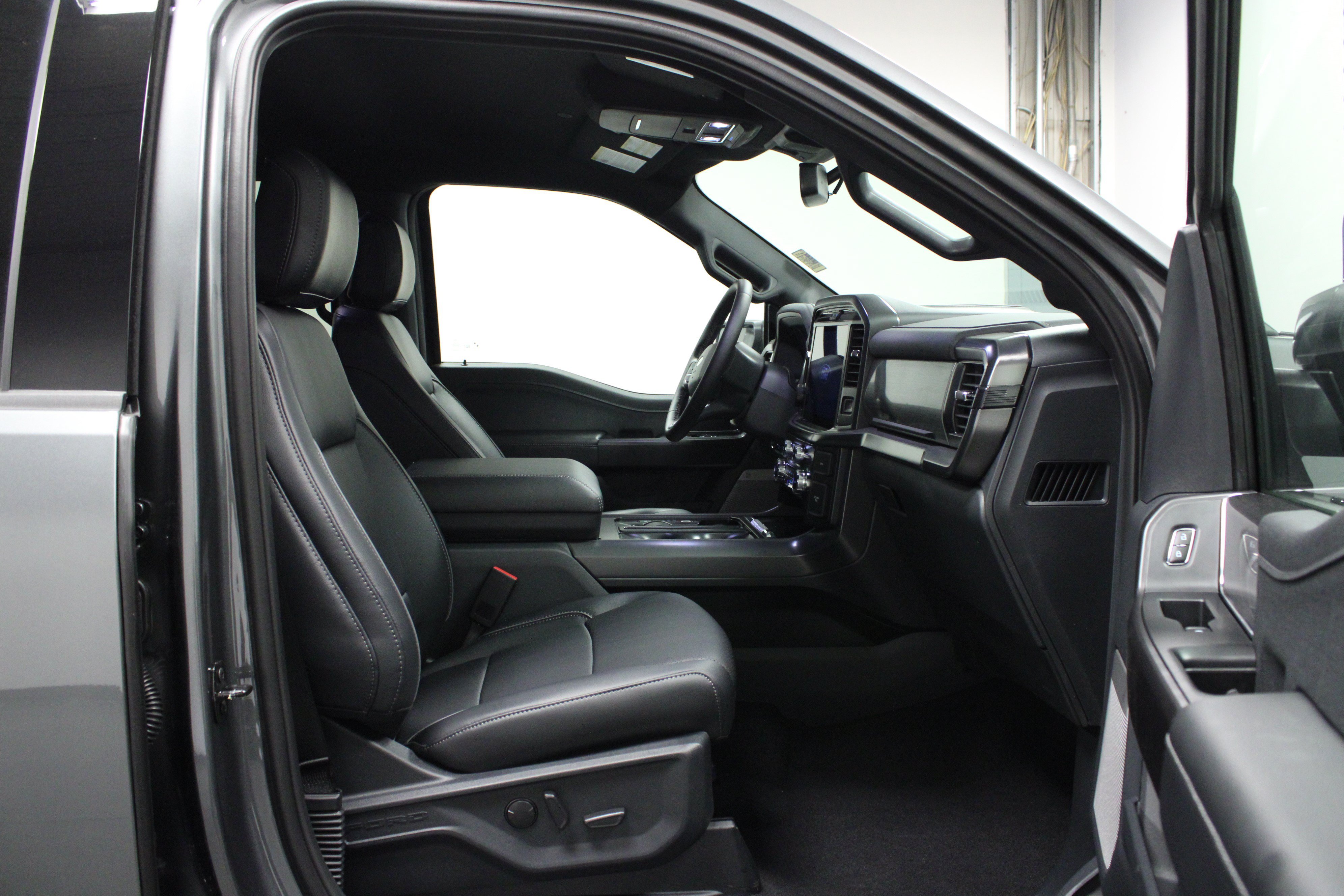 New 2026 Carbonized Gray Metallic Ford LARIAT image 17
