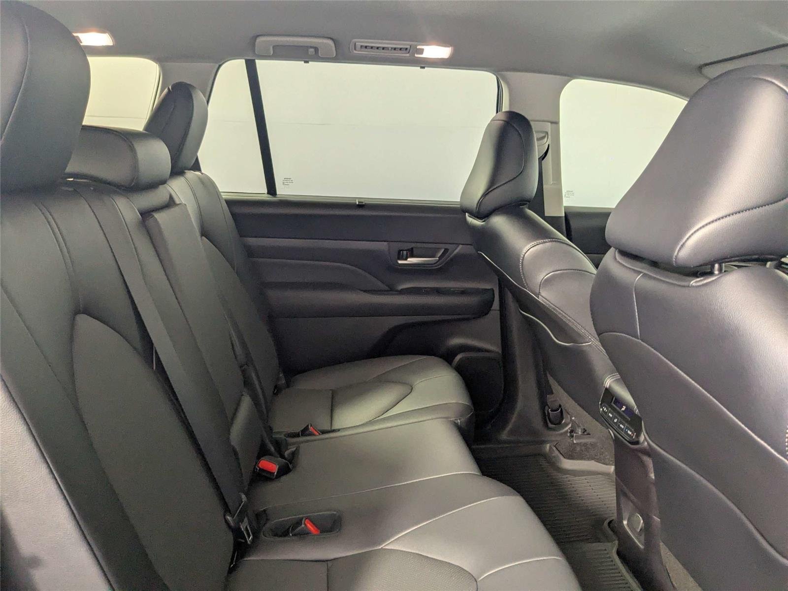 Used 2025 Midnight Black Metallic Toyota XLE image 29