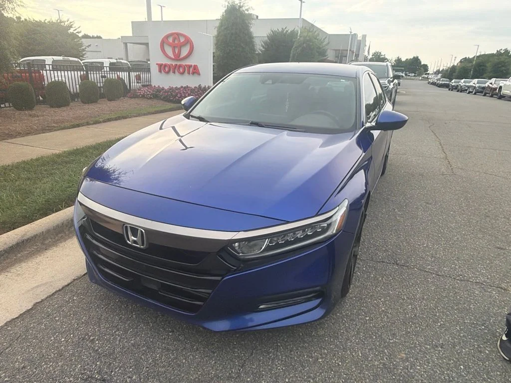 Used 2019  Honda Sport image 5