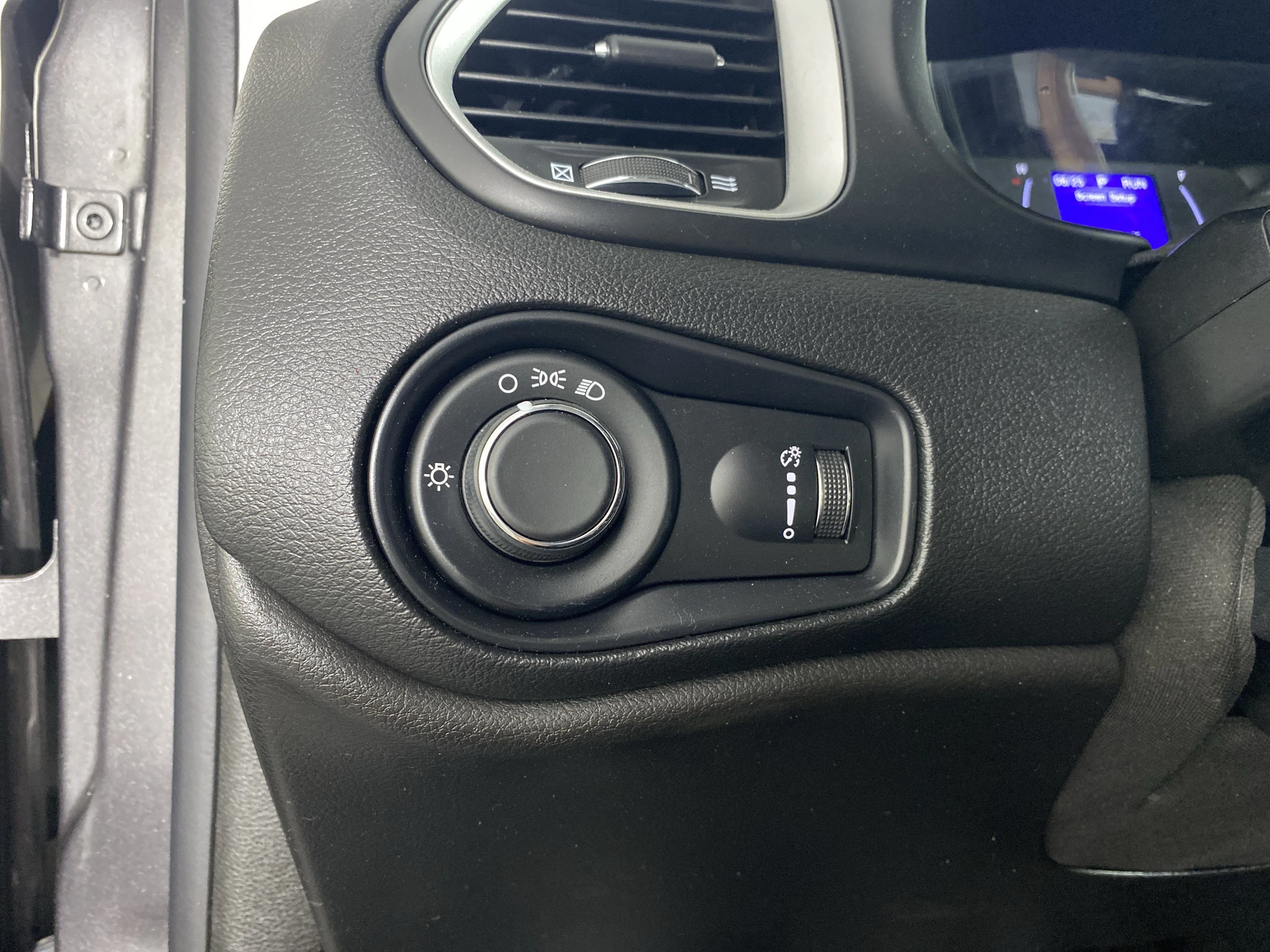 Used 2019 Granite Crystal Metallic Clearcoat Jeep Sport image 23