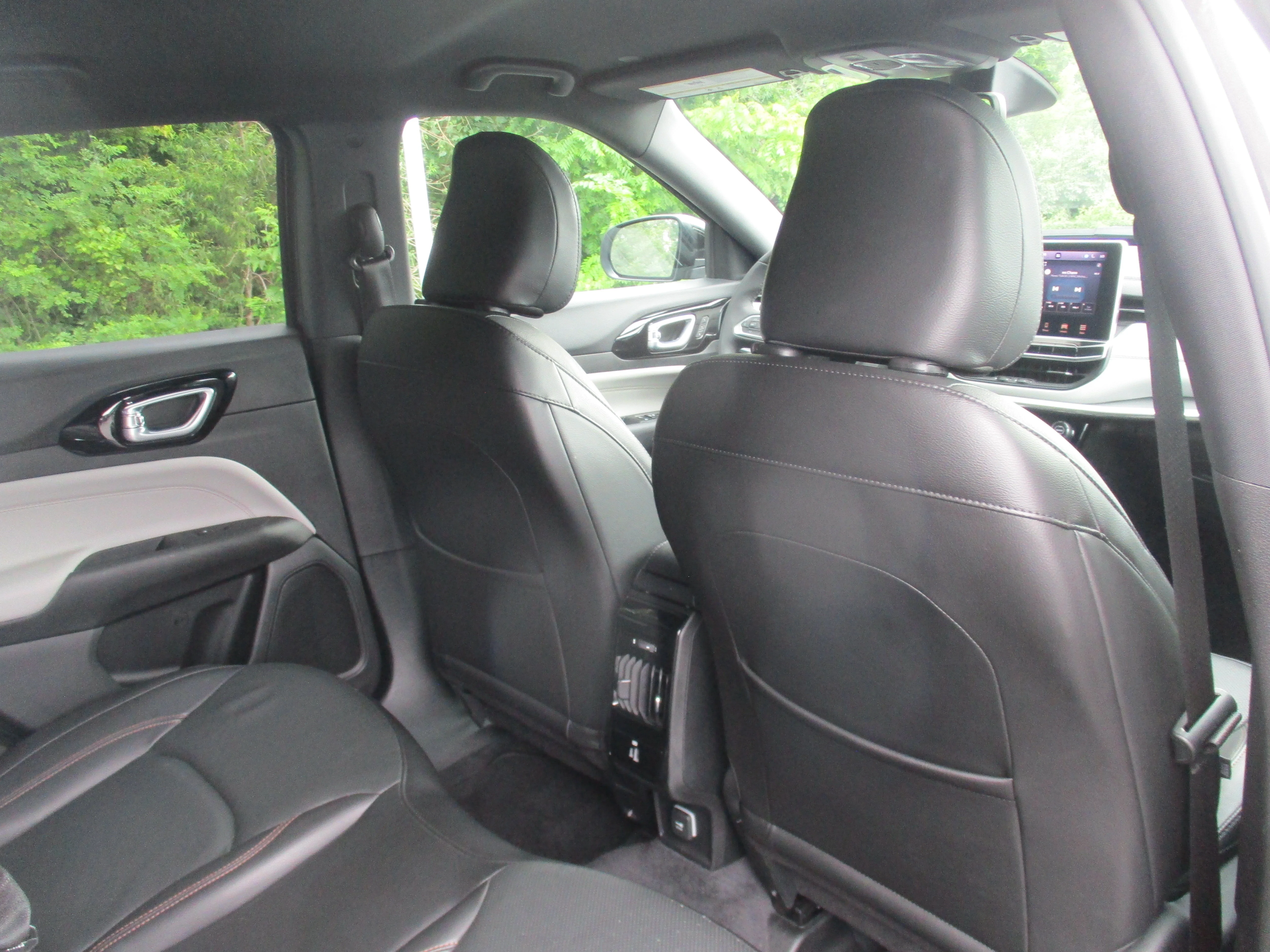 Used 2023 Granite Crystal Metallic Clearcoat Jeep Limited image 38