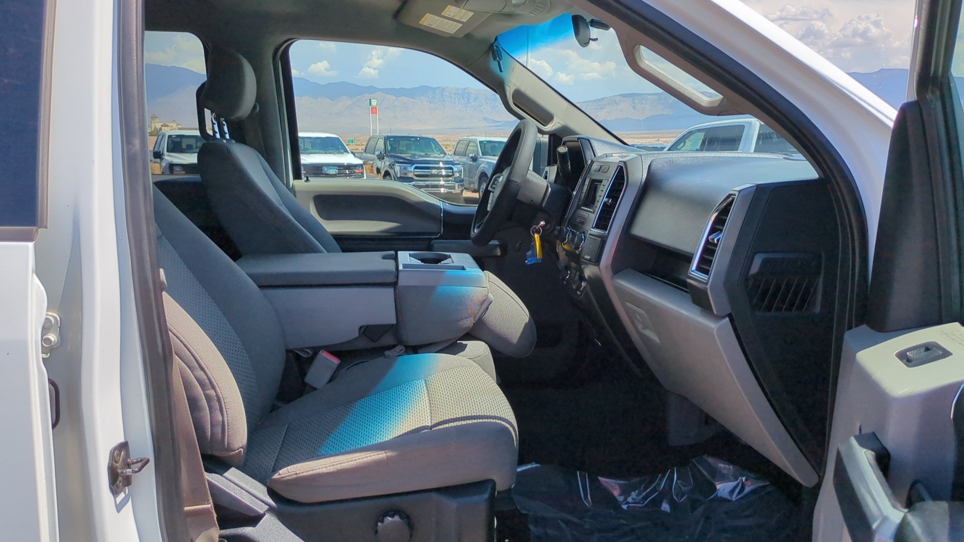 Used 2017 Ehite Ford XL image 28