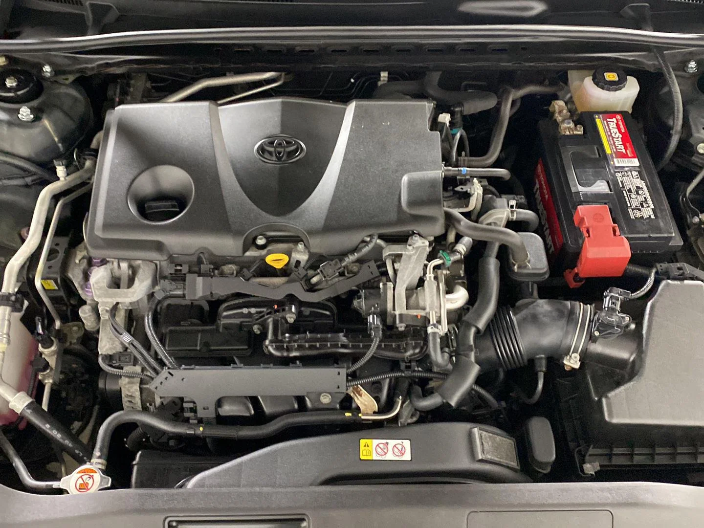 Used 2018 Midnight Black Metallic Toyota SE image 9