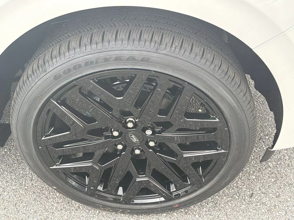 New 2027 White Ford Platinum image 14
