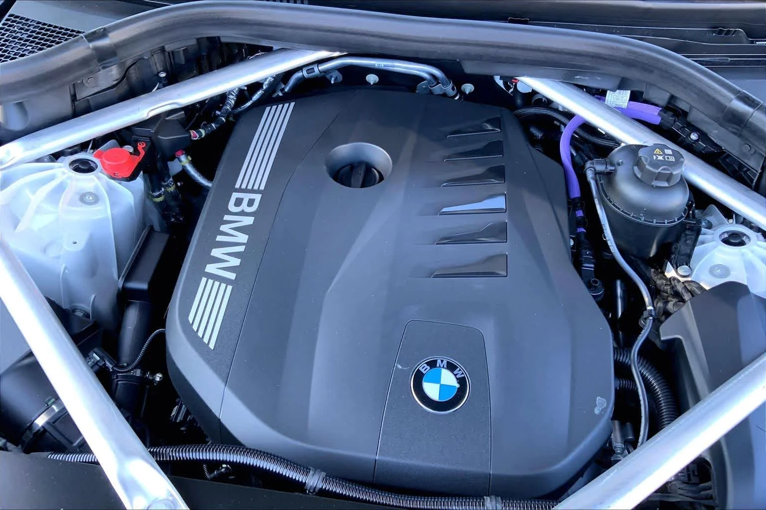 New 2026 Mineral White Metallic BMW xDrive40i image 17