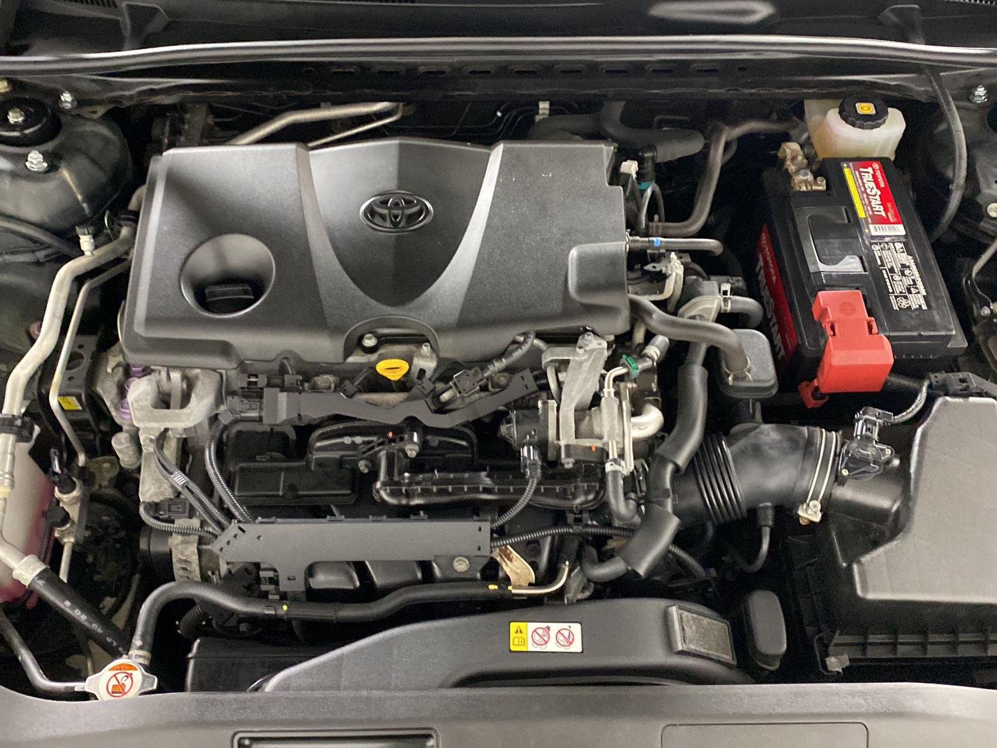 Used 2018 Midnight Black Metallic Toyota SE image 9