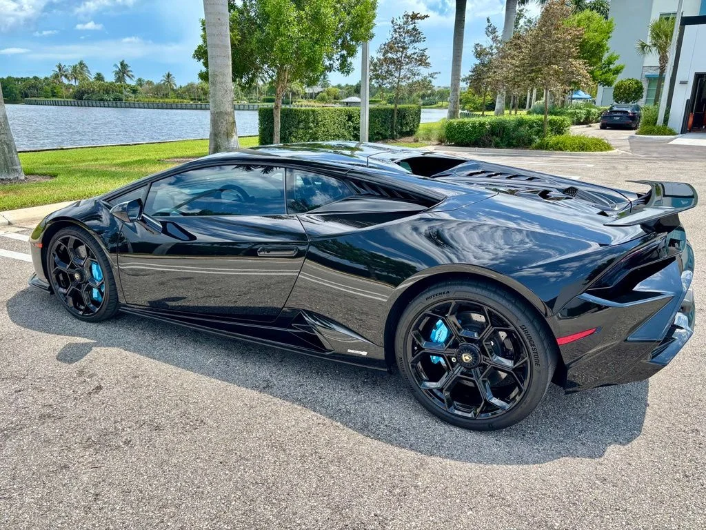 Used 2024 Nero Noctis Metallic Lamborghini  image 9