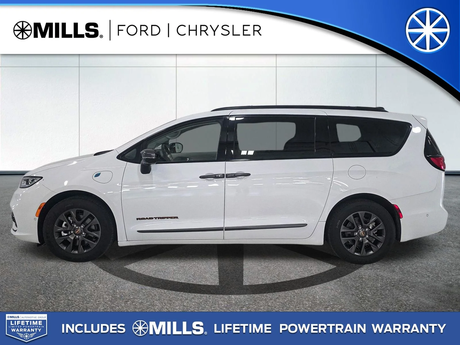 New 2024 Chrysler Pacifica Hybrid Select 4D Passenger Van in