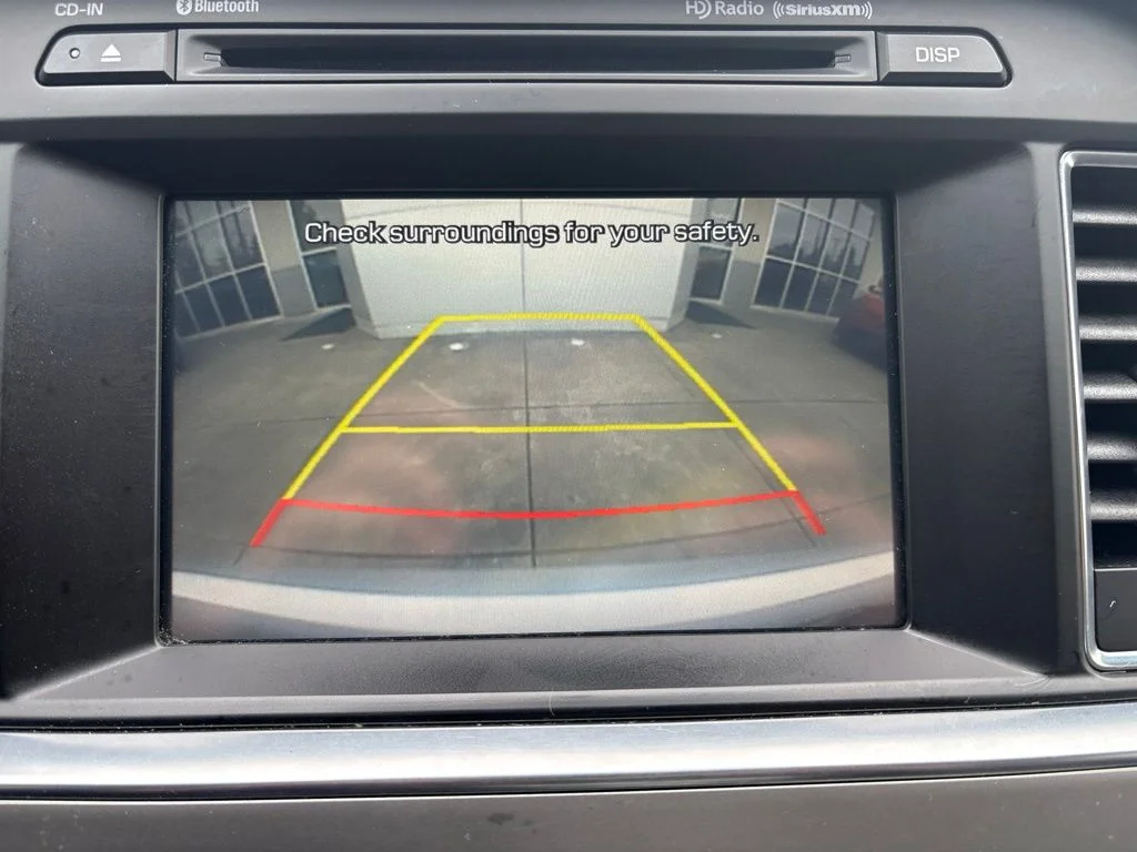 Used 2016 Silver Hyundai SE image 19