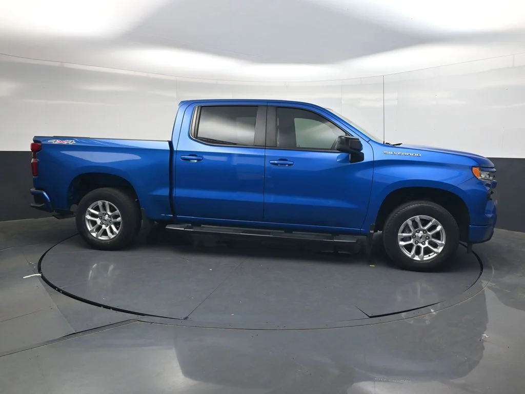 Used 2022 Blue Chevrolet RST image 4