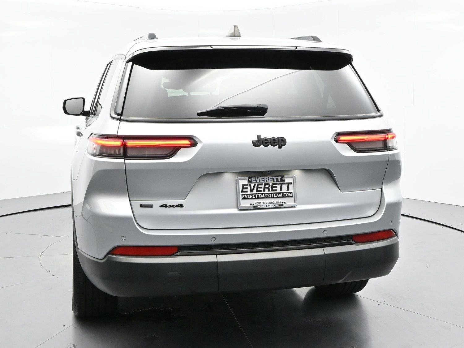 Used 2021 Silver Jeep Altitude image 6