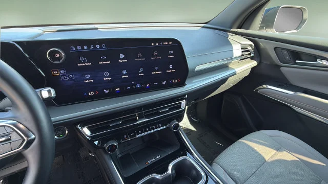 Used 2026 Summit White Chevrolet LT image 26