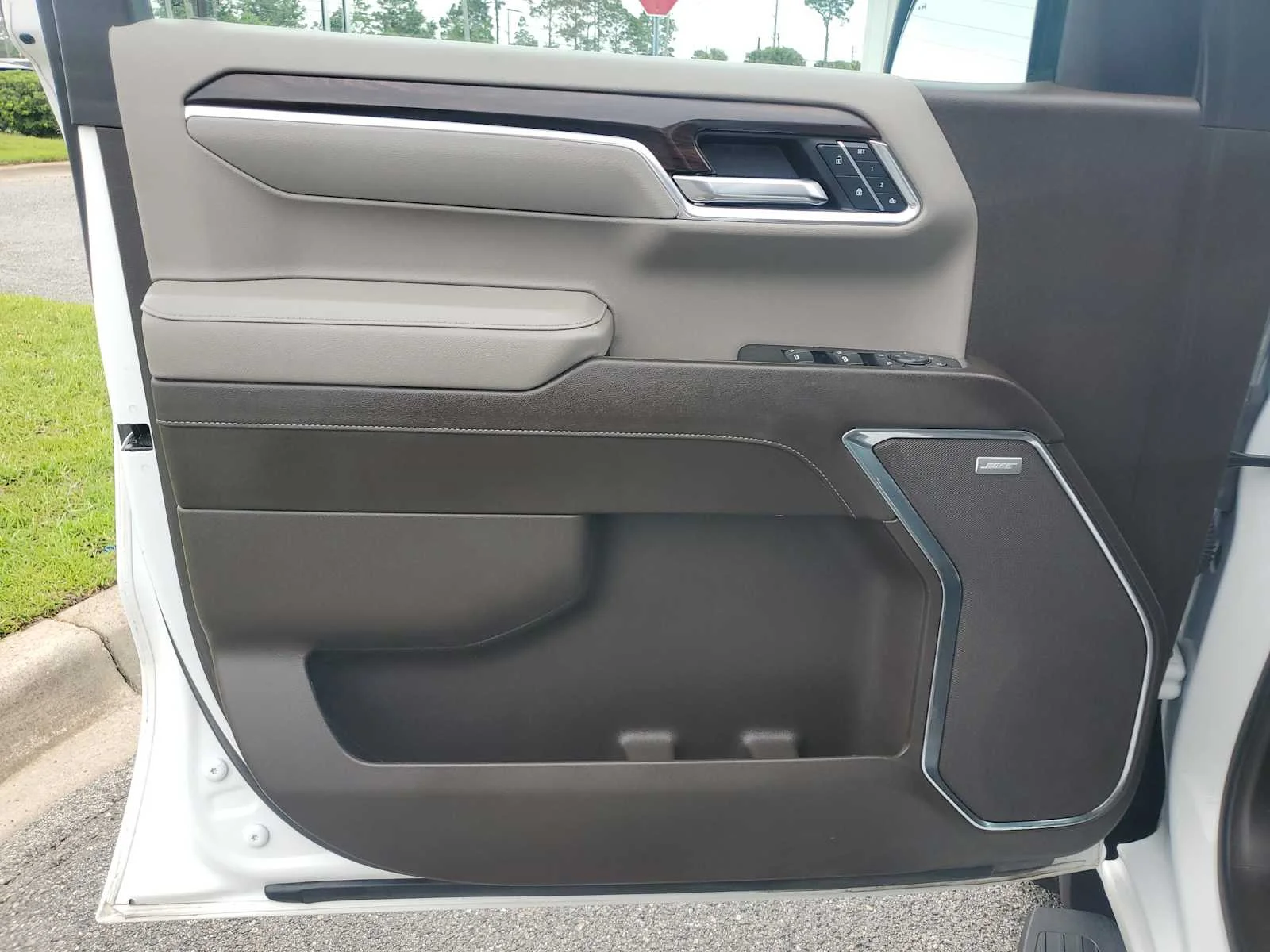 Used 2024 Summit White GMC SLT image 15