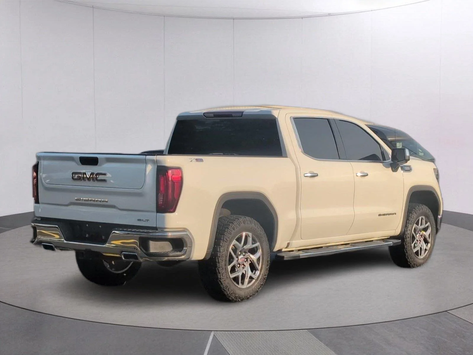 Used 2023 SUMMIT WHITE GMC SLT image 7