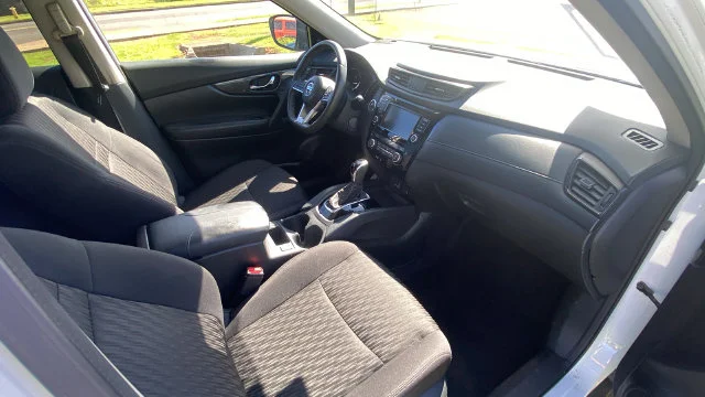 Used 2020 White Nissan SV image 9