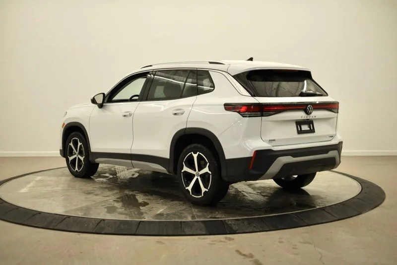 New 2026 White/off-white Volkswagen 2.0T SE image 5