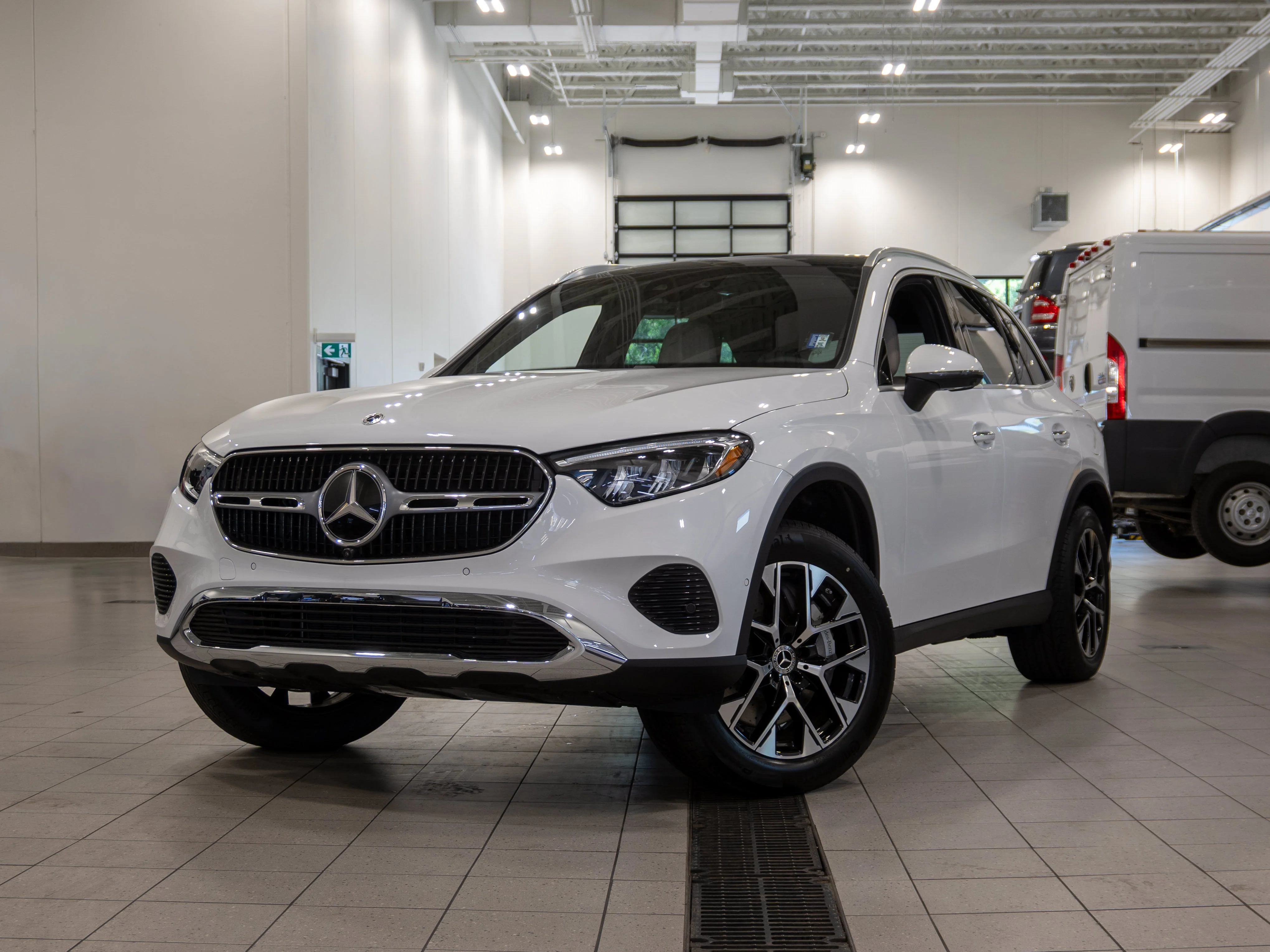 New 2026 MANUFAKTUR OPALITE WHITE METALLIC Mercedes-Benz GLC 350e image 1