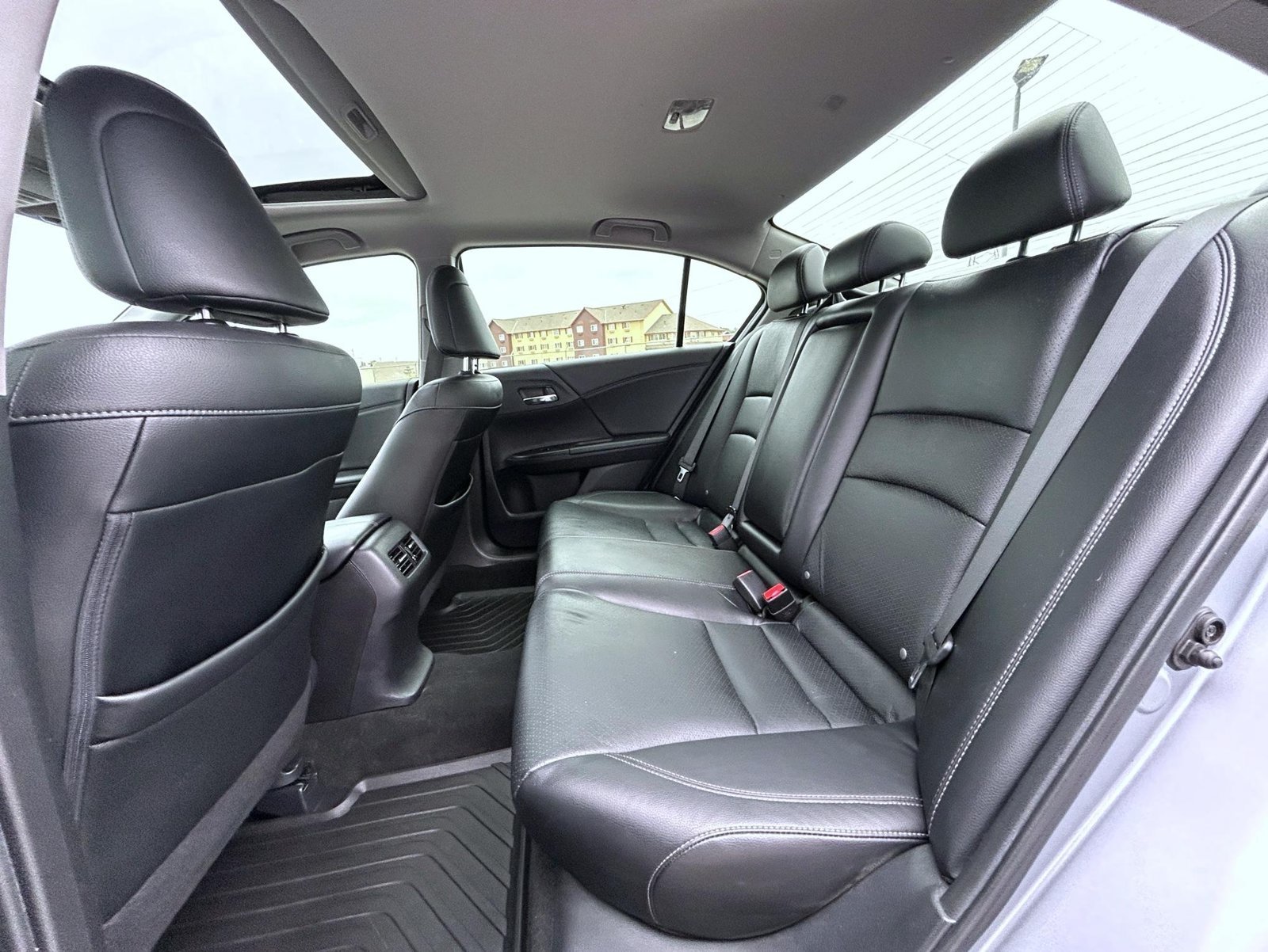 Used 2016 Silver Honda EX-L image 20