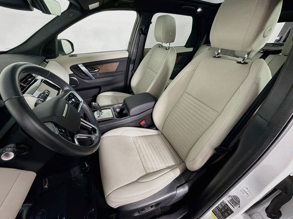 Used 2023 White Land Rover SE image 22