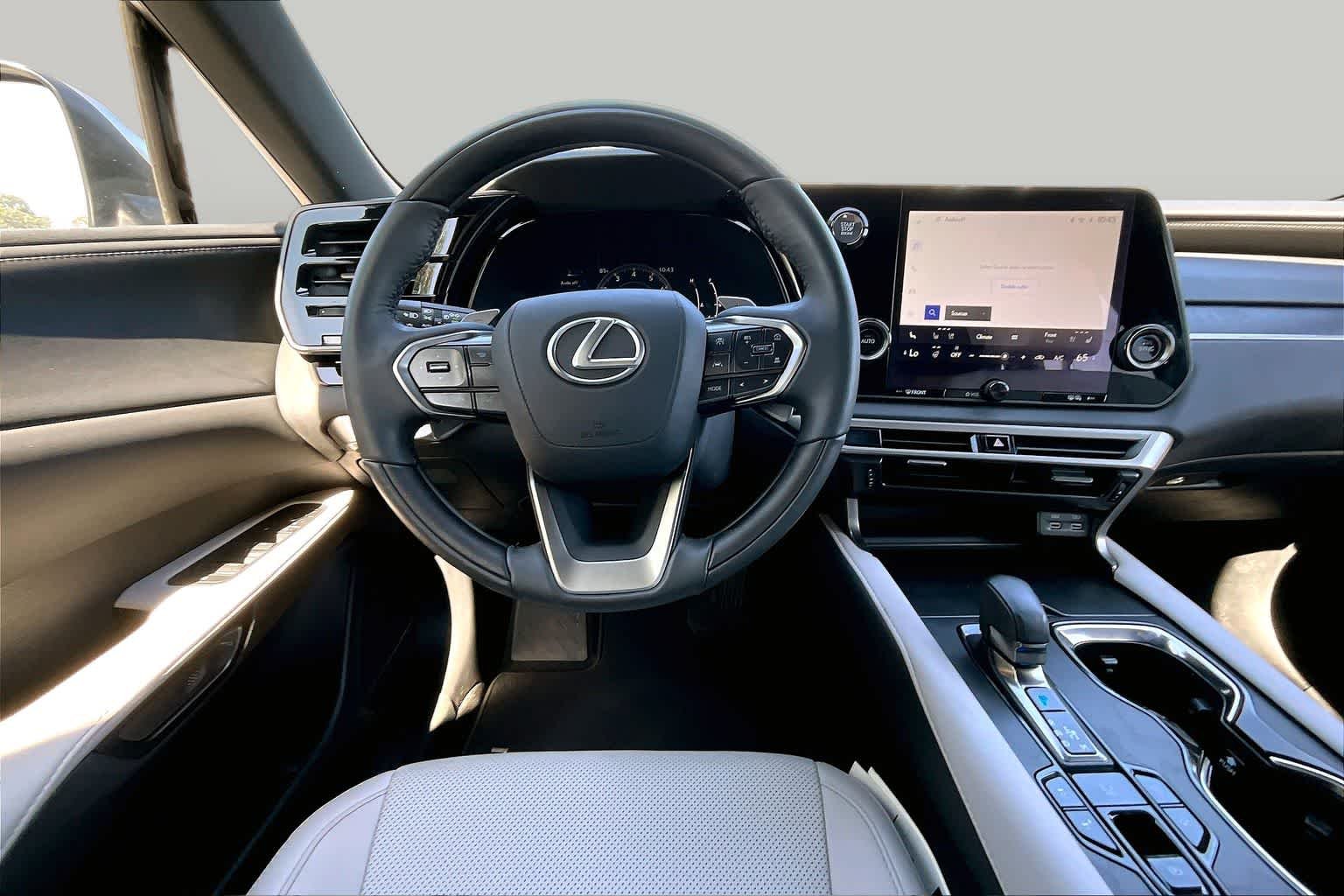 Used 2023 Iridium Lexus Premium image 5