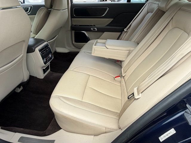 Used 2017 Black Lincoln Reserve image 7
