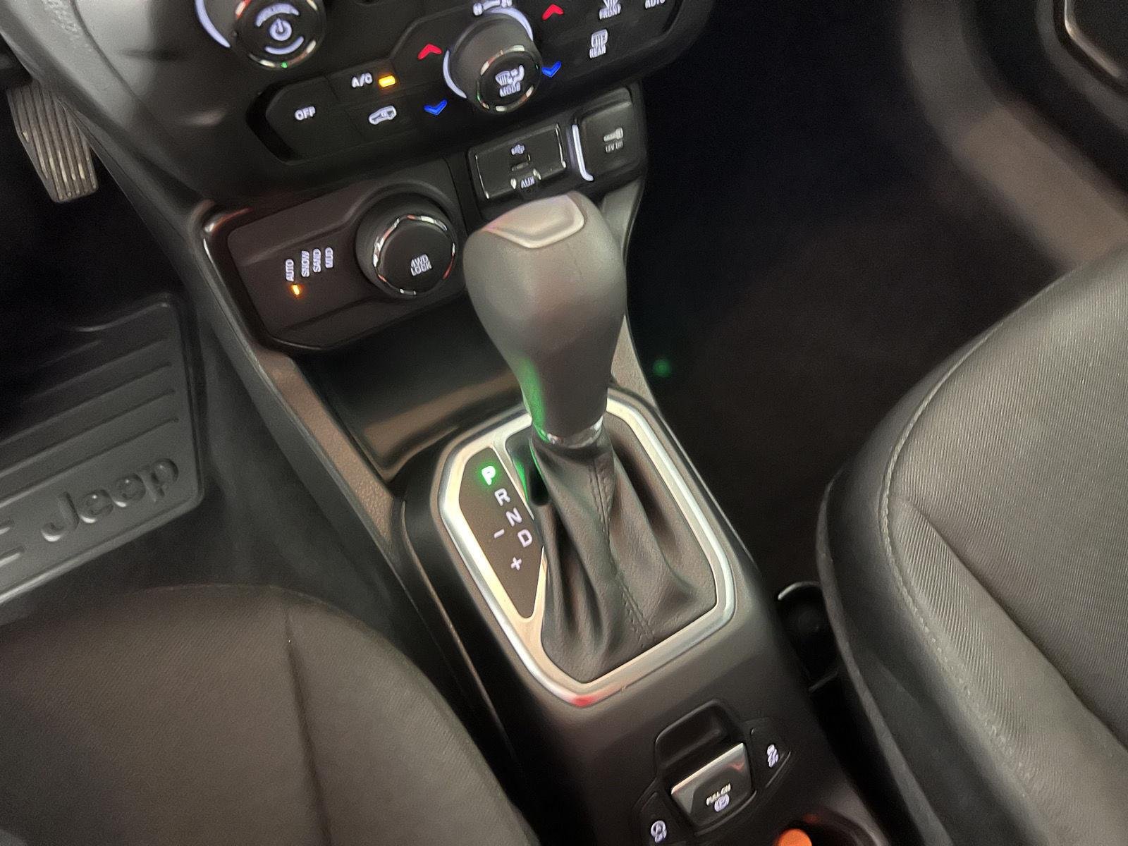 Certified Used 2023 Alpine White Clearcoat Jeep Latitude image 17