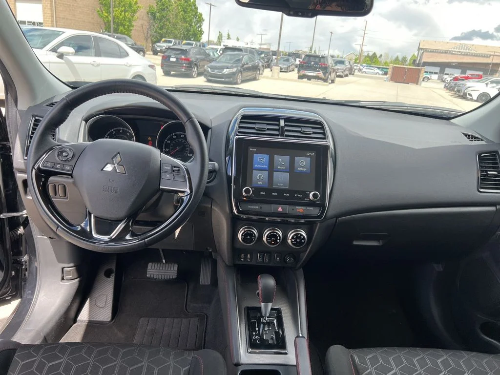 Used 2025 Gray Mitsubishi 2.0 ES image 16