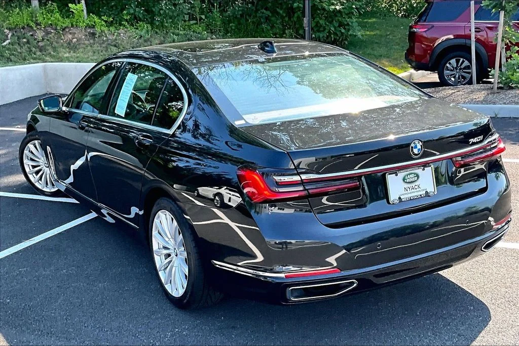 Used 2022 Black BMW 740i image 12