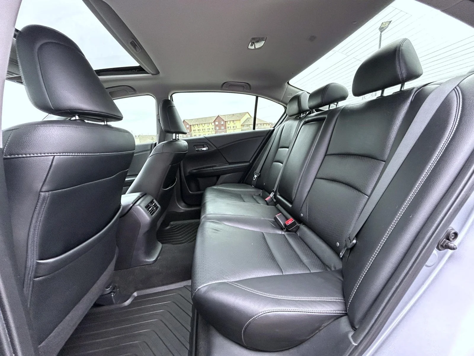 Used 2016 Silver Honda EX-L image 20