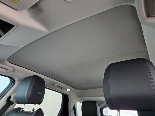 Used 2025 Silver Land Rover S image 11