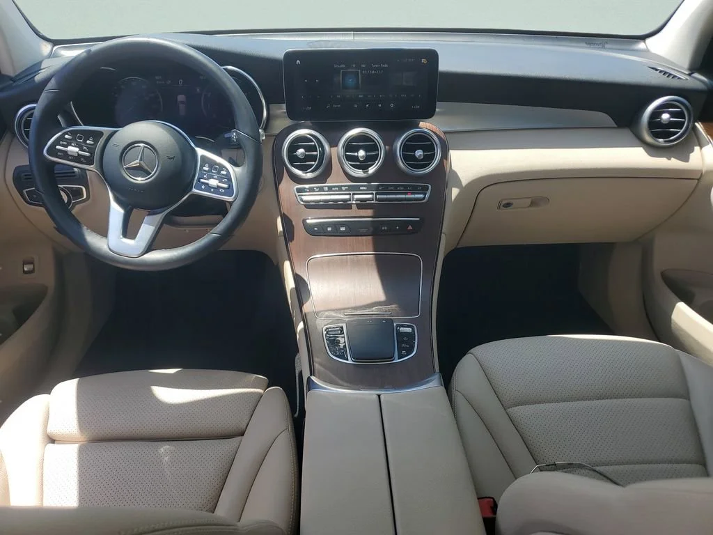 Used 2021 White Mercedes-Benz 4MATIC® SUV image 11
