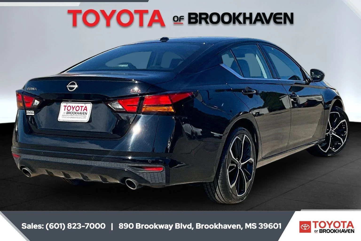 Used 2025 Super Black Nissan SR image 11