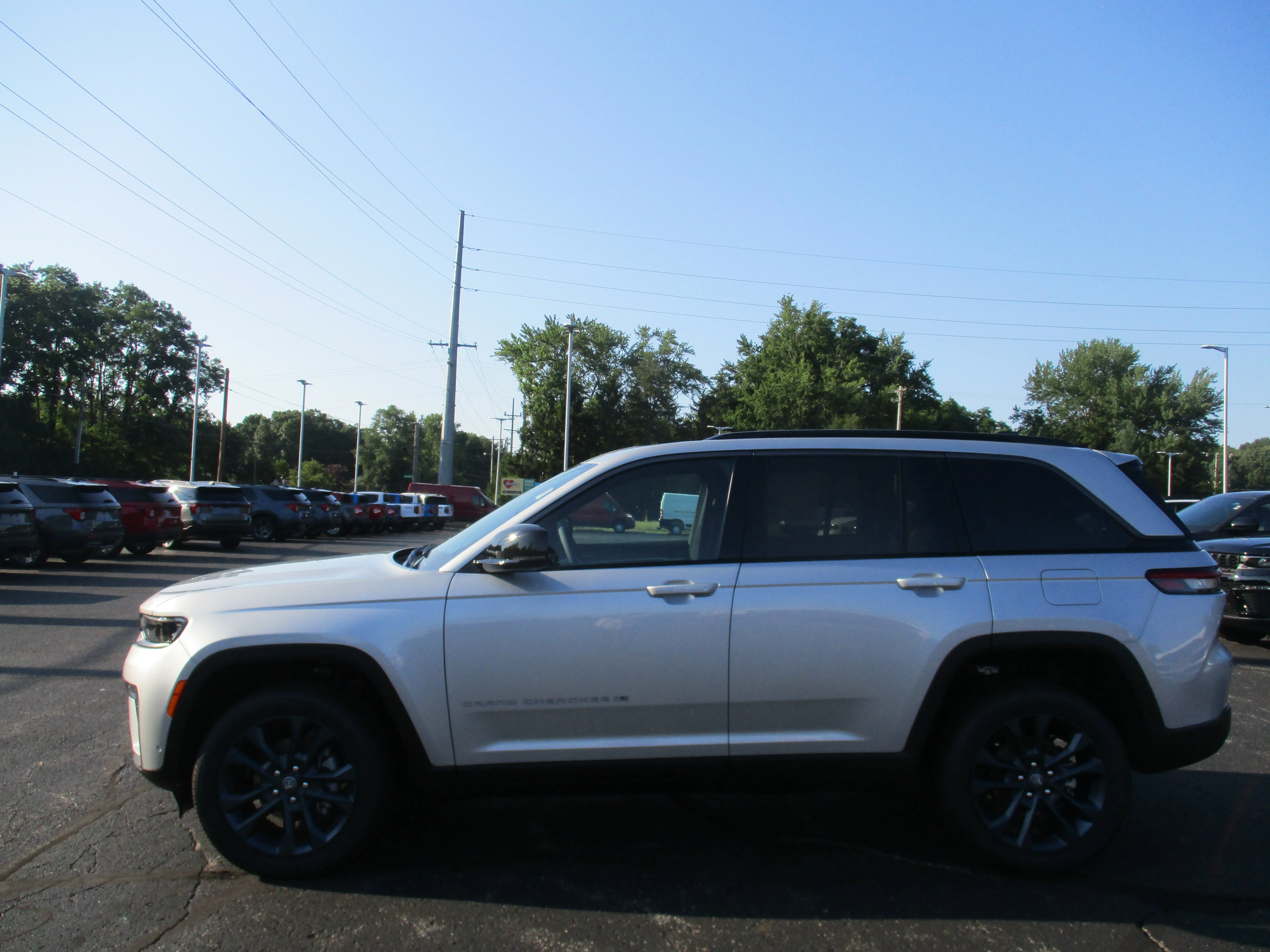 New 2026 Silver Zynith Jeep 85th Anniversary Edition image 31