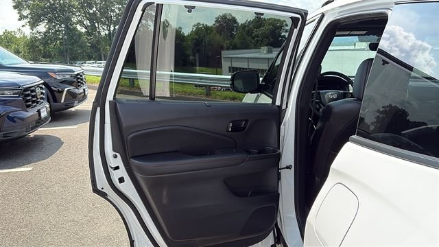 Used 2025 Platinum White Pearl Honda Black Edition image 23